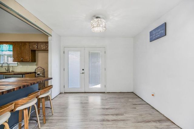 2001 N Plymouth Road, Independence, MO 64058