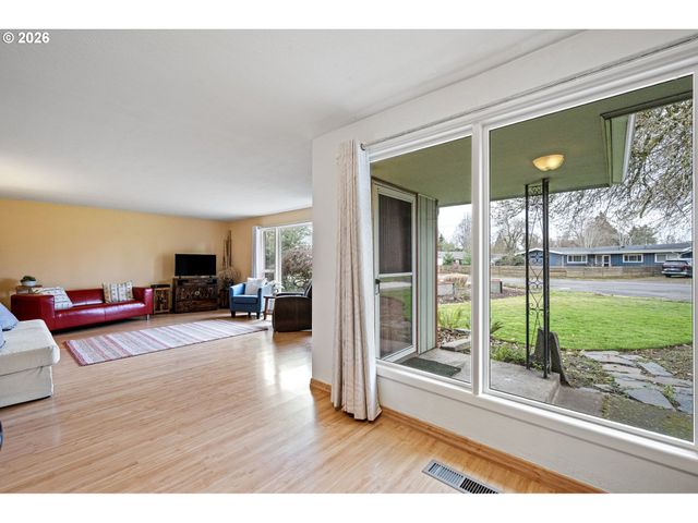 280 REGAL Ct, Eugene, OR 97401