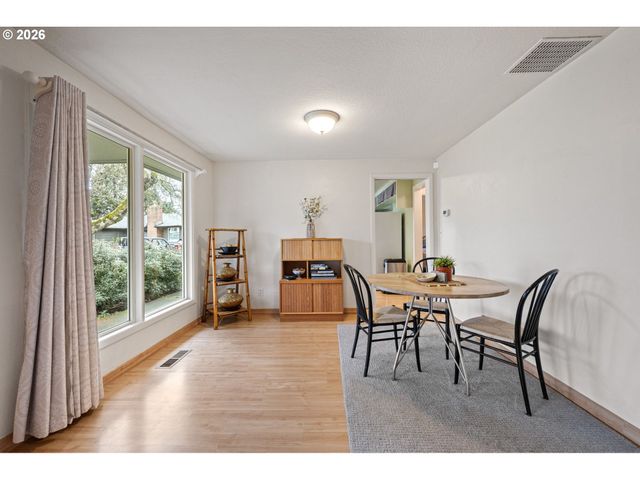 280 REGAL Ct, Eugene, OR 97401