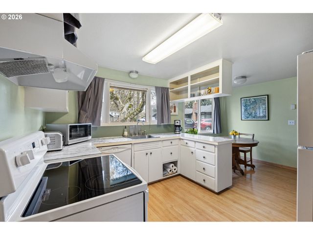 280 REGAL Ct, Eugene, OR 97401