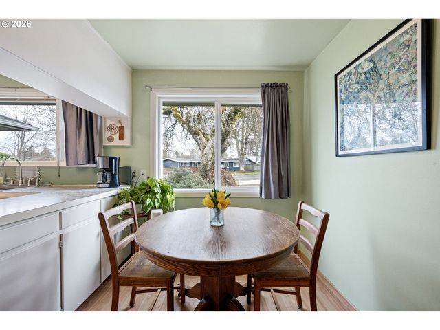 280 REGAL Ct, Eugene, OR 97401