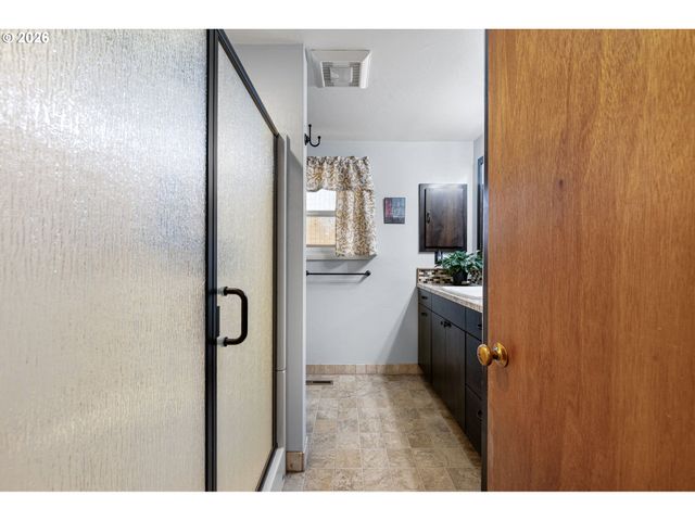 280 REGAL Ct, Eugene, OR 97401