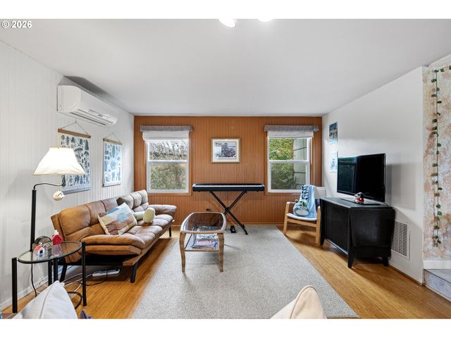 280 REGAL Ct, Eugene, OR 97401