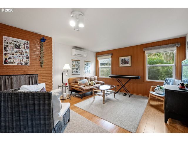 280 REGAL Ct, Eugene, OR 97401