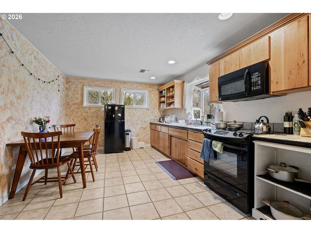 280 REGAL Ct, Eugene, OR 97401