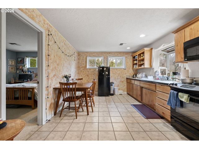 280 REGAL Ct, Eugene, OR 97401