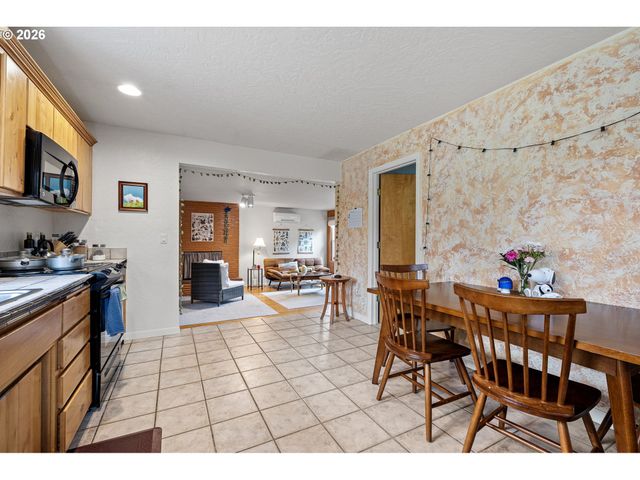 280 REGAL Ct, Eugene, OR 97401