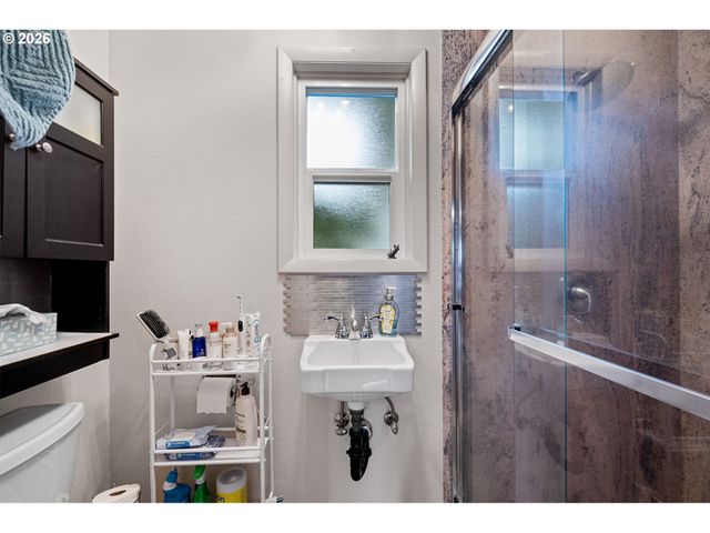 280 REGAL Ct, Eugene, OR 97401