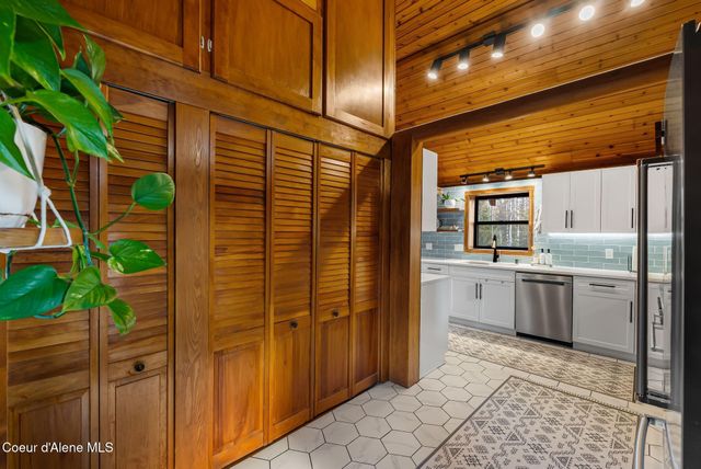 455 Elk Grove RD, Sandpoint, ID 83864