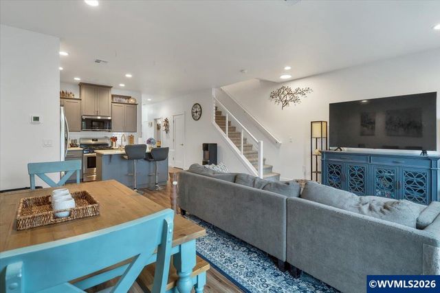 6193 Blue River Dr SE, Salem, OR 97306
