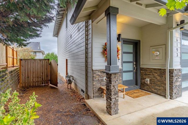 6193 Blue River Dr SE, Salem, OR 97306