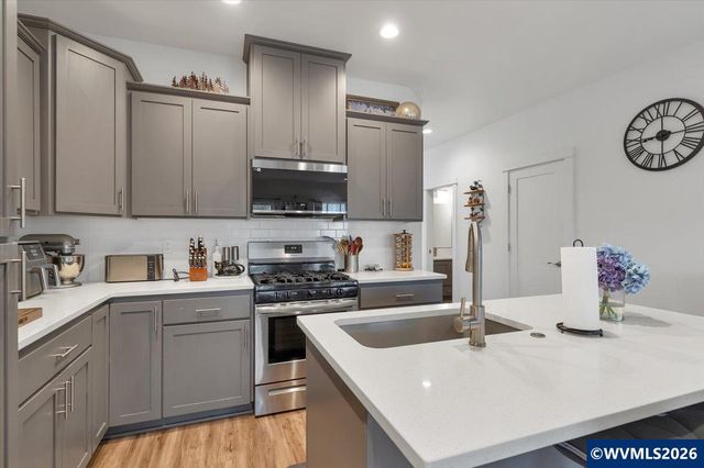 6193 Blue River Dr SE, Salem, OR 97306