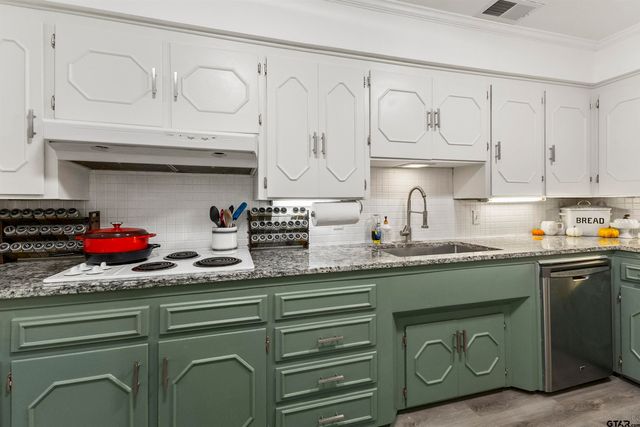 1805 Overbrook Ln, Tyler, TX 75703