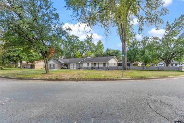 1805 Overbrook Ln, Tyler, TX 75703