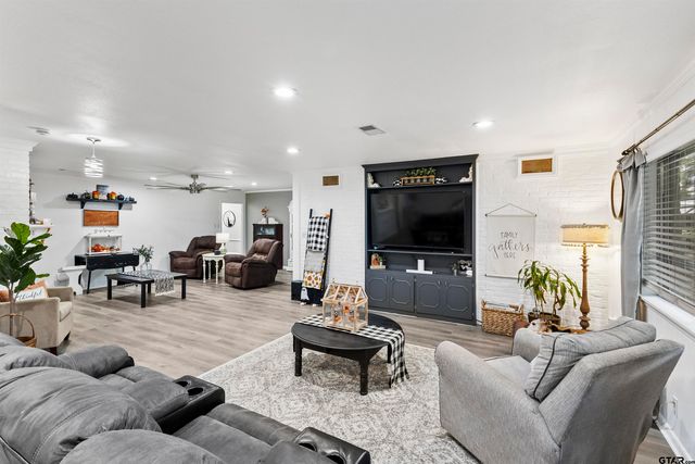 1805 Overbrook Ln, Tyler, TX 75703