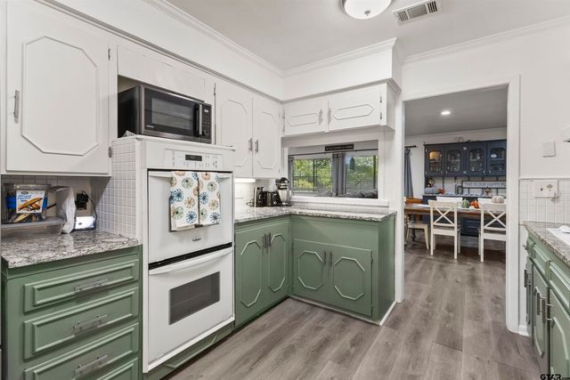 1805 Overbrook Ln, Tyler, TX 75703