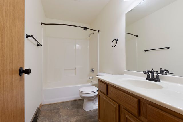 207 Sherman Lane, Poplar Grove, IL 61065