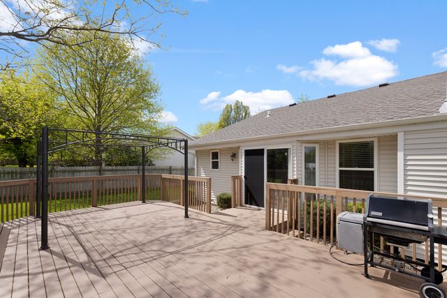 207 Sherman Lane, Poplar Grove, IL 61065