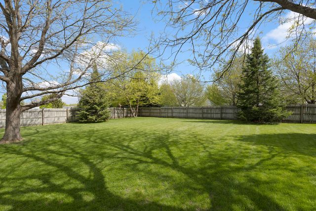207 Sherman Lane, Poplar Grove, IL 61065