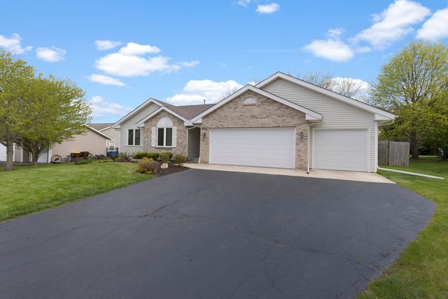 207 Sherman Lane, Poplar Grove, IL 61065