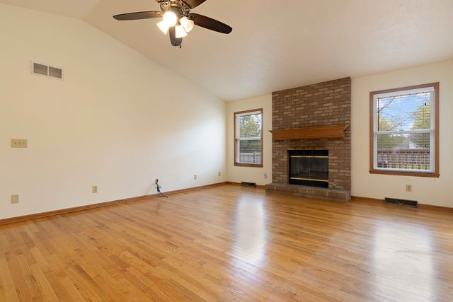 207 Sherman Lane, Poplar Grove, IL 61065
