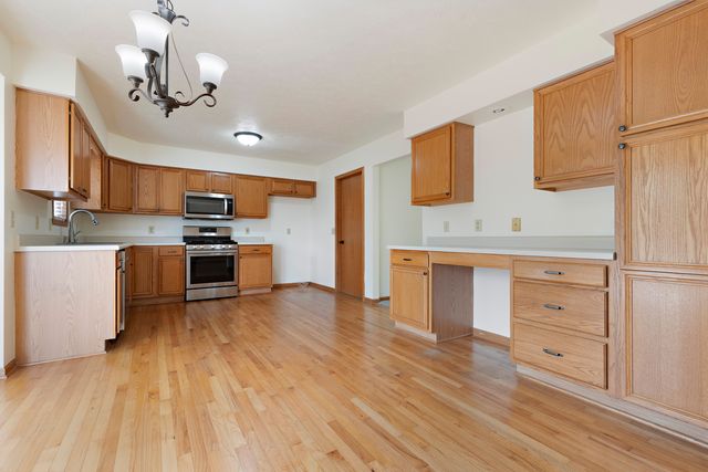 207 Sherman Lane, Poplar Grove, IL 61065