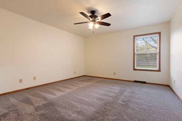 207 Sherman Lane, Poplar Grove, IL 61065