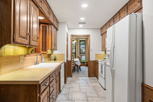 2036 Parkridge Court, Hurst, TX 76054