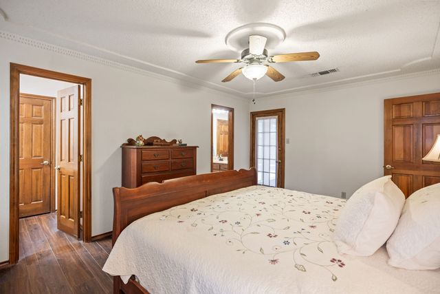 2036 Parkridge Court, Hurst, TX 76054