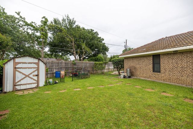 2036 Parkridge Court, Hurst, TX 76054