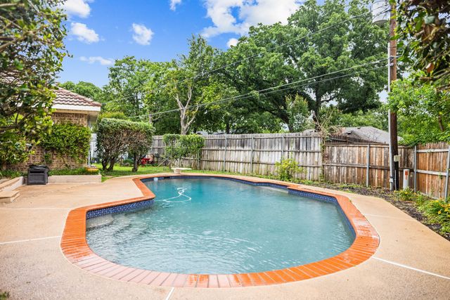 2036 Parkridge Court, Hurst, TX 76054