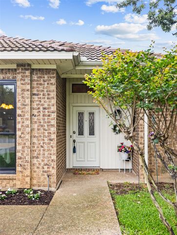 2036 Parkridge Court, Hurst, TX 76054