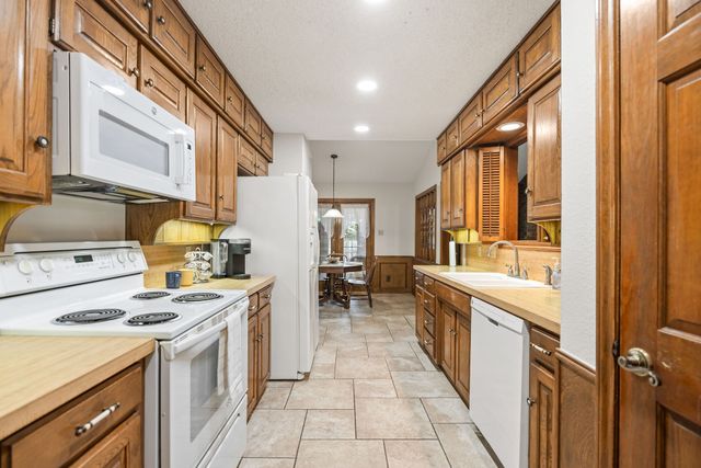 2036 Parkridge Court, Hurst, TX 76054