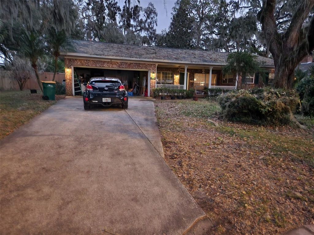 1208 LAKE SHORE BOULEVARD, Tavares, FL 32778