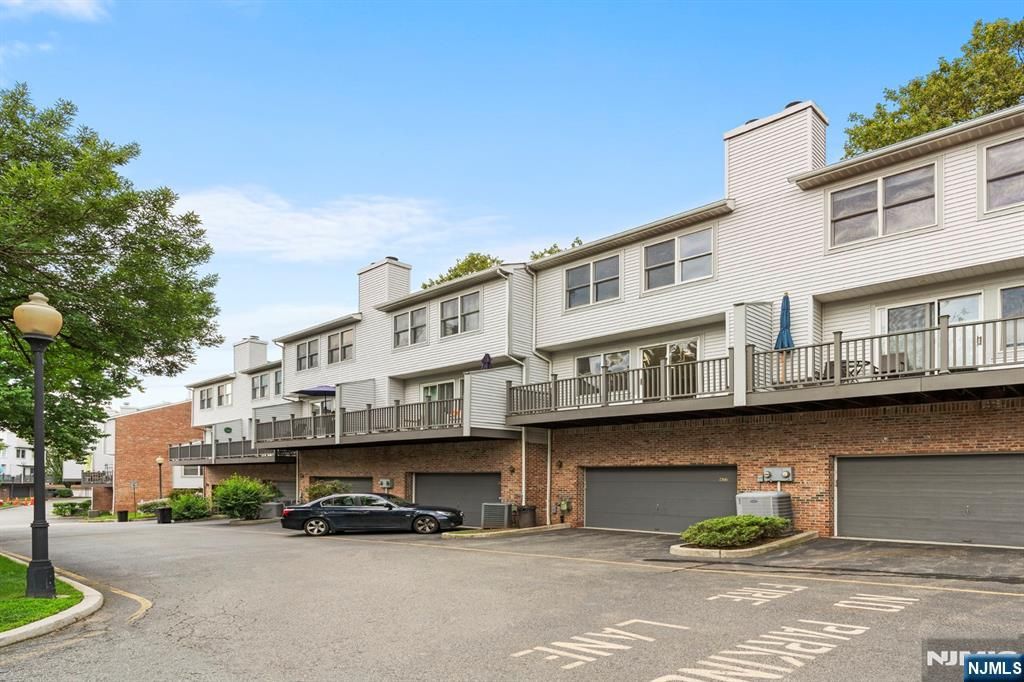 473 Undercliff Avenue, Edgewater, NJ 07020