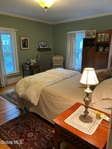 29 NW Washington, Cambridge Village, NY 12816