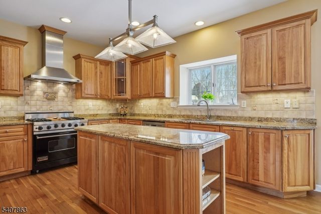 11 Rice Ln, Washington Twp., NJ 07853