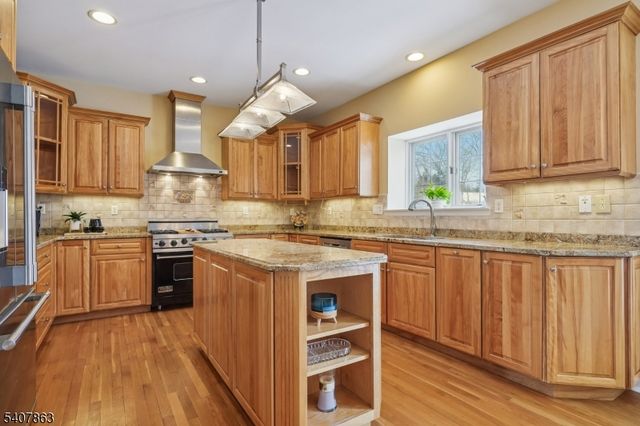 11 Rice Ln, Washington Twp., NJ 07853