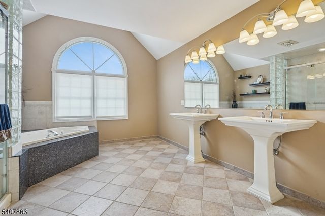 11 Rice Ln, Washington Twp., NJ 07853