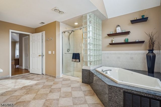 11 Rice Ln, Washington Twp., NJ 07853