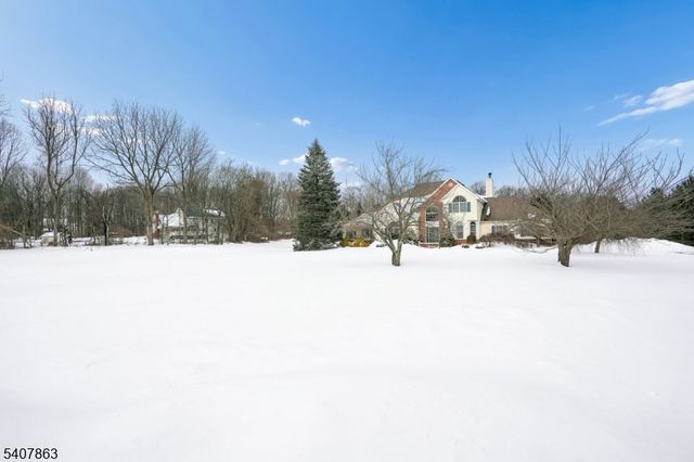 11 Rice Ln, Washington Twp., NJ 07853