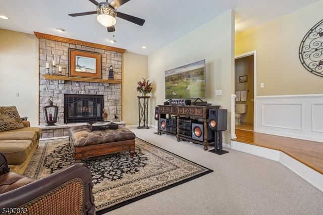 11 Rice Ln, Washington Twp., NJ 07853