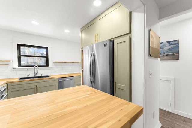 706 Nora Lane, Mount Pleasant, SC 29464