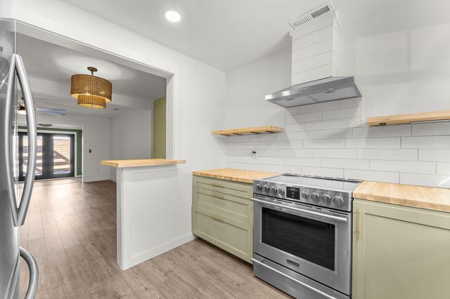 706 Nora Lane, Mount Pleasant, SC 29464