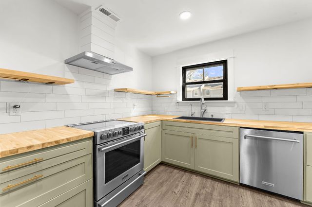 706 Nora Lane, Mount Pleasant, SC 29464