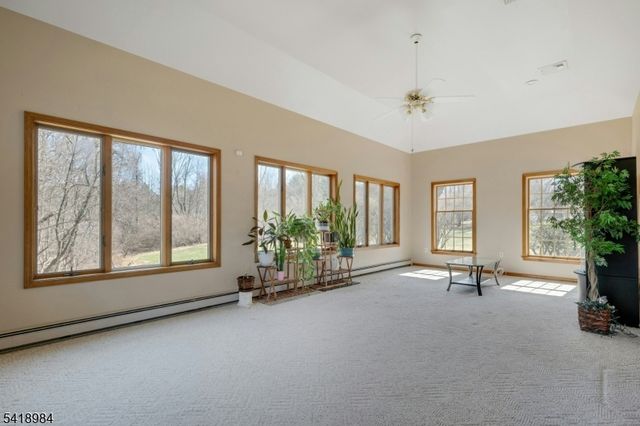 5 Noble Ct, Washington Twp., NJ 07853