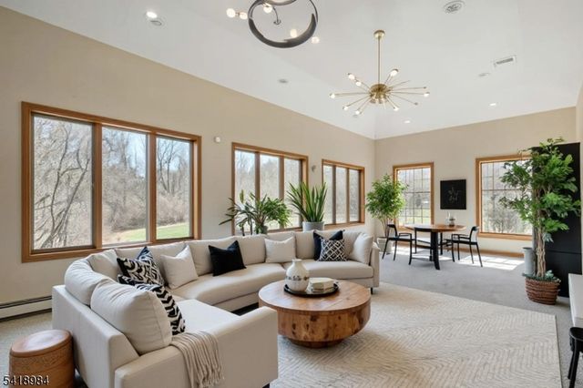 5 Noble Ct, Washington Twp., NJ 07853