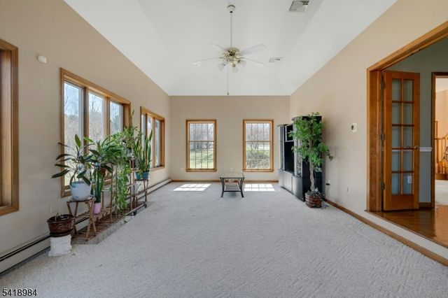 5 Noble Ct, Washington Twp., NJ 07853