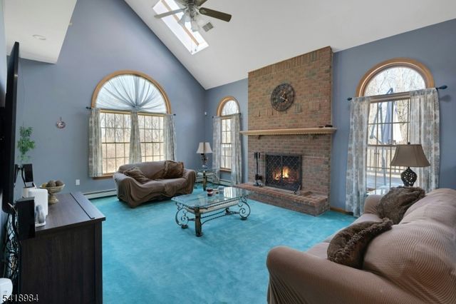 5 Noble Ct, Washington Twp., NJ 07853