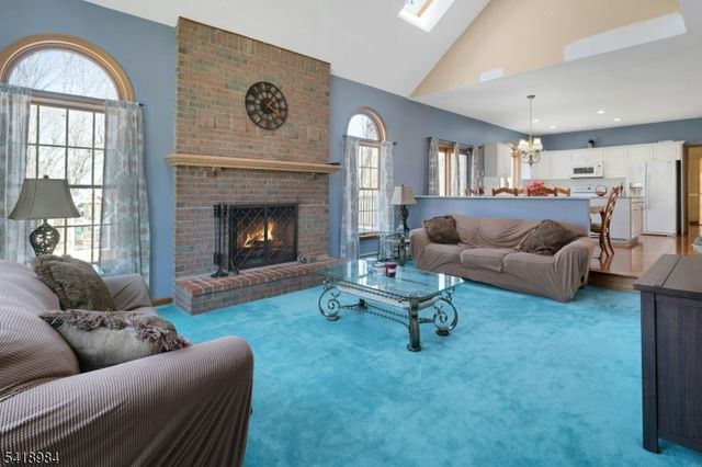 5 Noble Ct, Washington Twp., NJ 07853